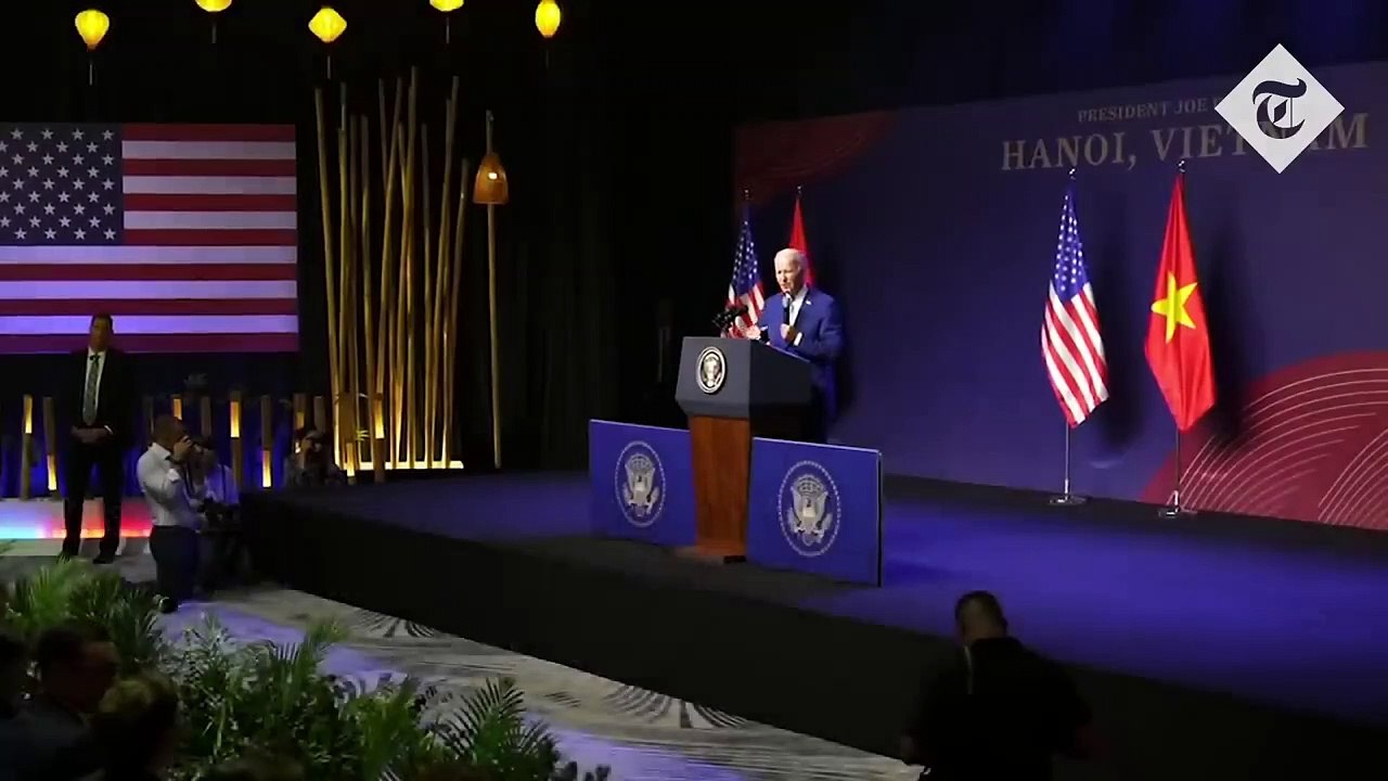 Les images du naufrage de Joe Biden lors d'une...