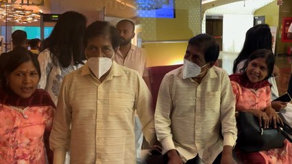 Sreenivasan At Nadikalil Sundari Yamuna Movie Premiere | മകൻ്റെ സിനിമ കാണാൻ ഓടിയെത്തി ശ്രീനിവാസൻ