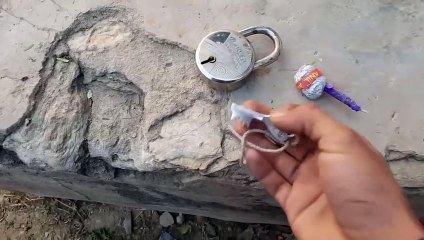 How to open a lock without key