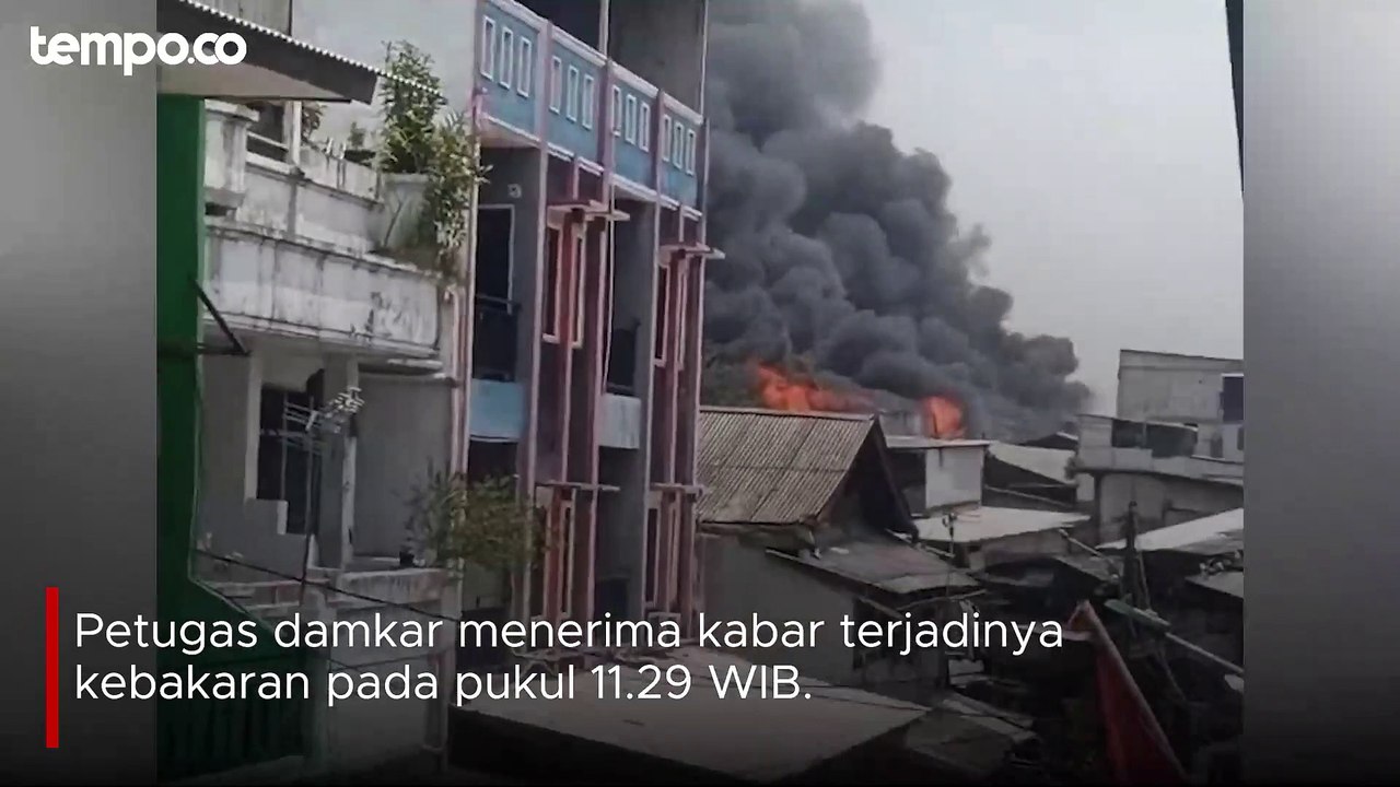 Kebakaran Pabrik di Kapuk Muara Penjaringan, Asap Hitam Membumbung ...