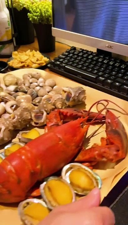 下了班回到家简单吃点 清蒸海鲜#美食 #一人食记 #打工人