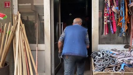 KARS'ta 53 Yıldır Demir Döven Usta Şikayetçi: Artık Çırak Bile Bulamıyoruz