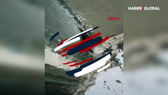 Boruya sıkışan kedinin imdadına itfaiye yetişti