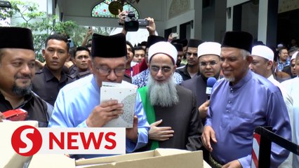 PM: Distribution of copies of Al-Quran important to enhance understanding of Islam