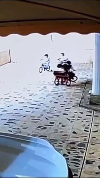 طفلة بالجوف تنقذ أخيها من الموت بعد اختناقه خلال اللعب