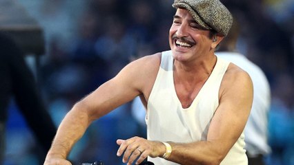 Agacé par les critiques sur la cérémonie d’ouverture du Mondial de rugby, Jean Dujardin réagit : « Je tombe à la renverse »
