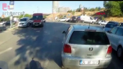 Polis yoldan geçen motosikletliyi durdurarak silahlı şüpheliyi takip ettirdi