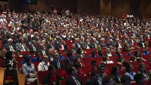 Cumhurbaşkanı Erdoğan: Buradan bir müjde vermek istiyorum. Ücretli öğretmenlerin saatlik ek ders ücretlerinde yüzde 25'lik bir artışa gidiyoruz