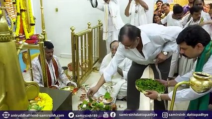 Sadguru Aniruddha Bapu offered Bilwapatra to Shree Mahadurgeshwar today on the day of Mahashivaratri