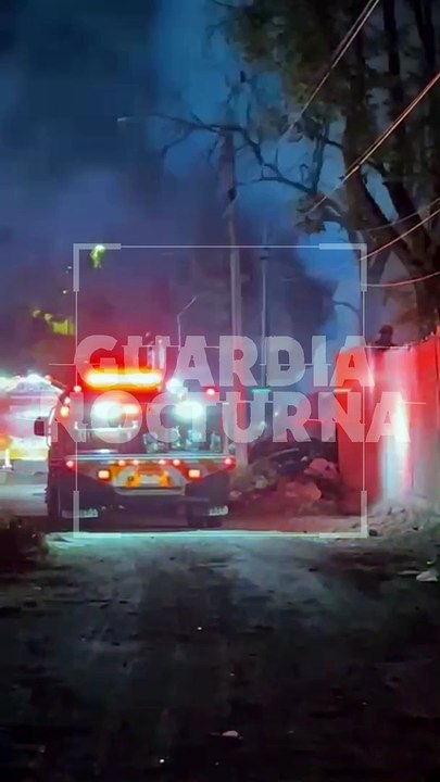 #Preliminar Voraz incendio consumió un terreno utilizado por indigentes para dormir, en la colonia Loma Bonita de Tlaquepaque. A decir de vecinos un hombre habría sido quemado #GuardiaNocturna