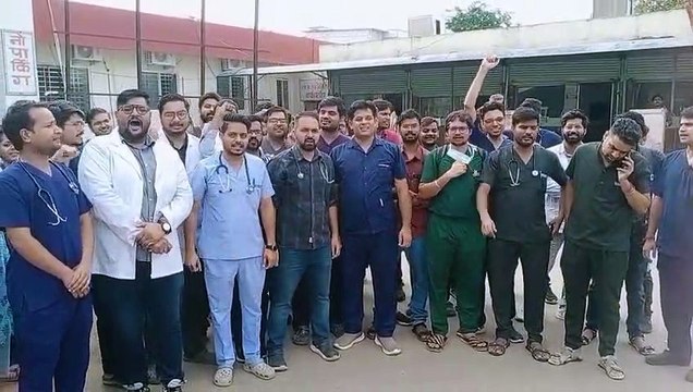 रेजिडेंट डॉक्टर्स ने दो घंटे पर कार्य बहिष्कार