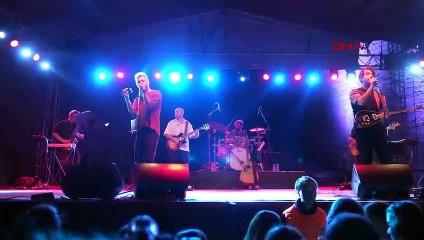 Troya Kültür Yolu Festivali'nde Gökhan Tepe ve Şahika Ercümen Vatandaşlara Keyifli Anlar Yaşattı