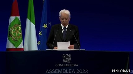 Standing ovation per Mattarella all'assemblea di Confindustria