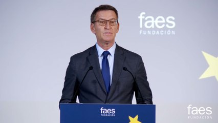 Feijóo muestra su apoyo a Aznar: "Si fueras golpista el Gobierno te indultaría, te amnistiaría y te pediría además que le votases en la investidura"
