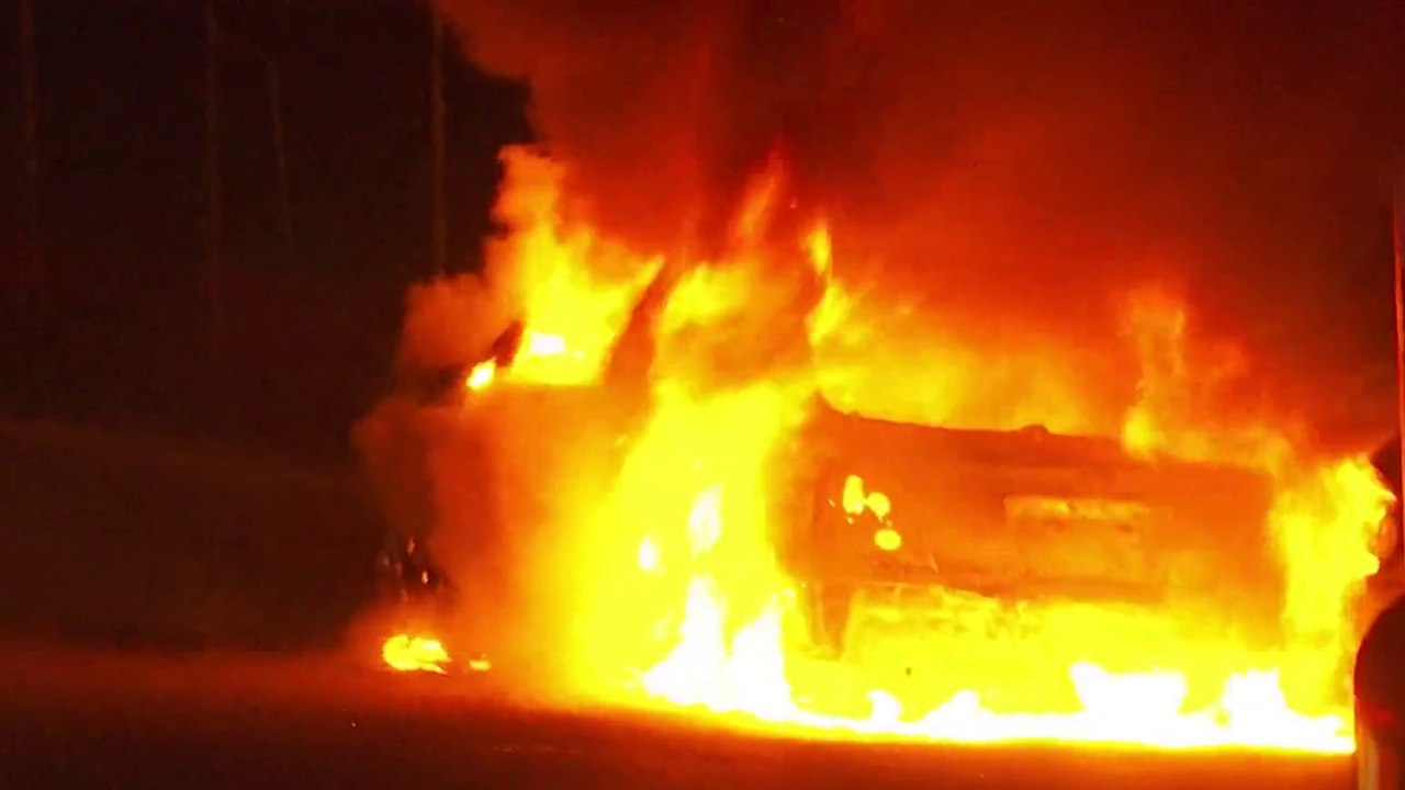 tn7-incendio-carro-moravia-150923