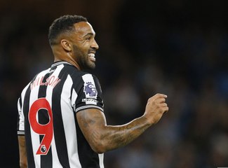 نيوكاسل يونايتد يمدد عقد مهاجمه كالوم ويلسون