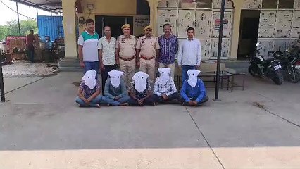 राहगीरो का रास्ता रोककर डकैती डालने वाले पांच डकैत गिरफ्तार