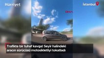 Trafikte kavga! Seyir halindeki aracın sürücüsü motosikletliyi tokatladı