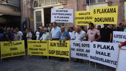 İzmir'de 'S' plaka mağdurlarından 'atletli' eylem