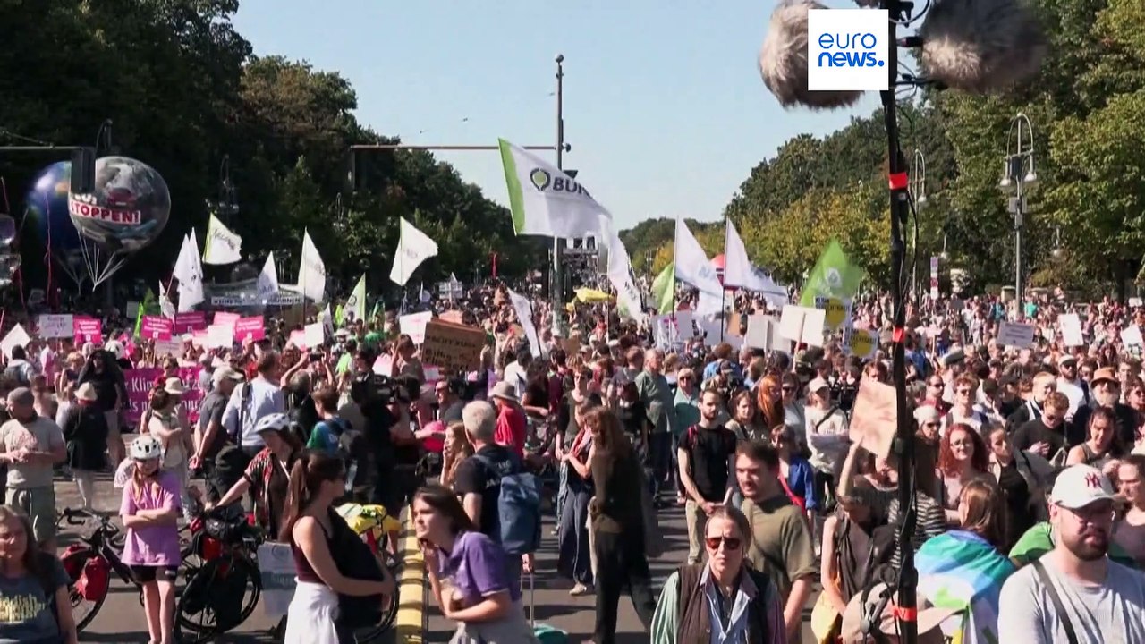 Fordern mehr Ehrgeiz: Tausende demonstrieren bei Klimaprotesten in Europa