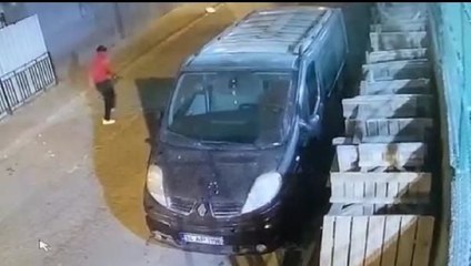 Gaziosmanpaşa'da park halindeki araçlara ateş açıldı