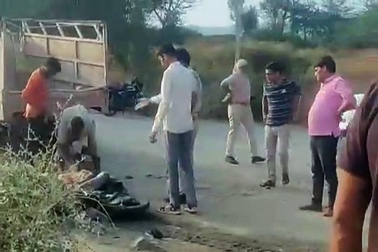 पत्थरों से भरे डंपर ने बाइक सवार को मारी टक्कर, एक की मौके पर हुई मौत, दूसरा गंभीर घायल