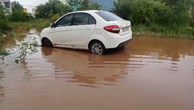 भादो में जमकर बरसे बादल, रातभर हुई बारिश से कई क्षेत्र हुए जलमग्न, आवागमन हुआ ठप