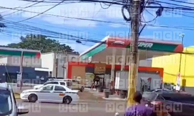 ¡Horror! Captan a sicario motorizado, asesinando una persona en La Ceiba (VIDEO)