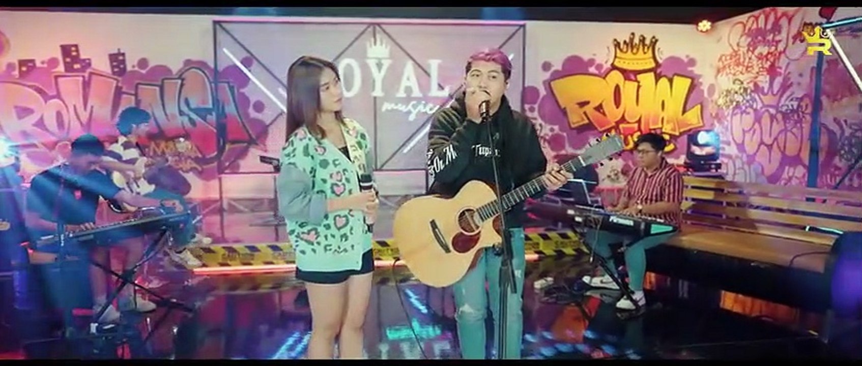 DIKE SABRINA FT DELVA - CERITO LORO ( Official Live Video Royal Music )_HIGH