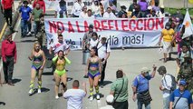 Salvadoreños marchan contra detención de inocentes y reelección de Bukele