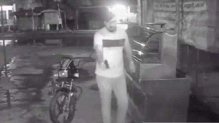 पिस्टल भिड़ा कर व्यवसायी से रंगदारी मांगने वाला गिरफ्तार, देखे लाइव वीडियो