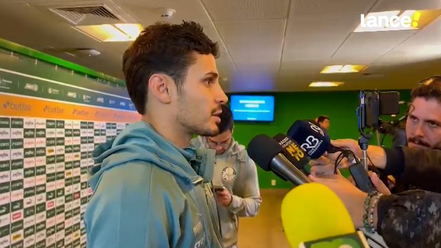 Raphael Veiga sai em defesa de Breno Lopes após provocação à torcida do Palmeiras
