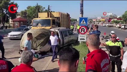 Son dakika... Çöp kamyonu, kamyonete çarptı: 4 ölü, 2 yaralı