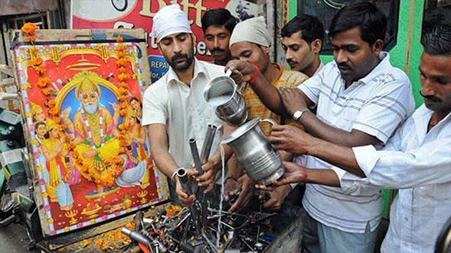 Vishwakarma Puja Vidhi 2023: विश्वकर्मा पूजा विधि | विश्वकर्मा पूजा कैसे करें | Boldsky