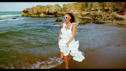 Petek Dinçöz - Sensiz Bu Yaz