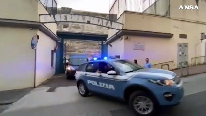 Video herunterladen: Migranti sbarcati a Salerno, fermati due scafisti