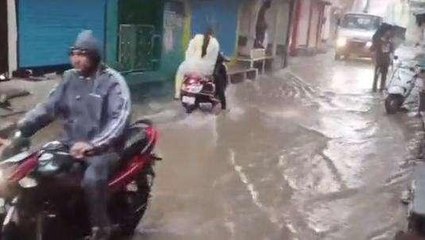 खरगोन: भारी बारिश से नदी नाले उफान पर,प्रशासन ने जारी किया अलर्ट