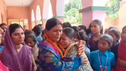 सीतामढ़ी: शिक्षिका के तबादले पर फूट-फूटकर रोने लगी छात्राएं, वीडियो वायरल