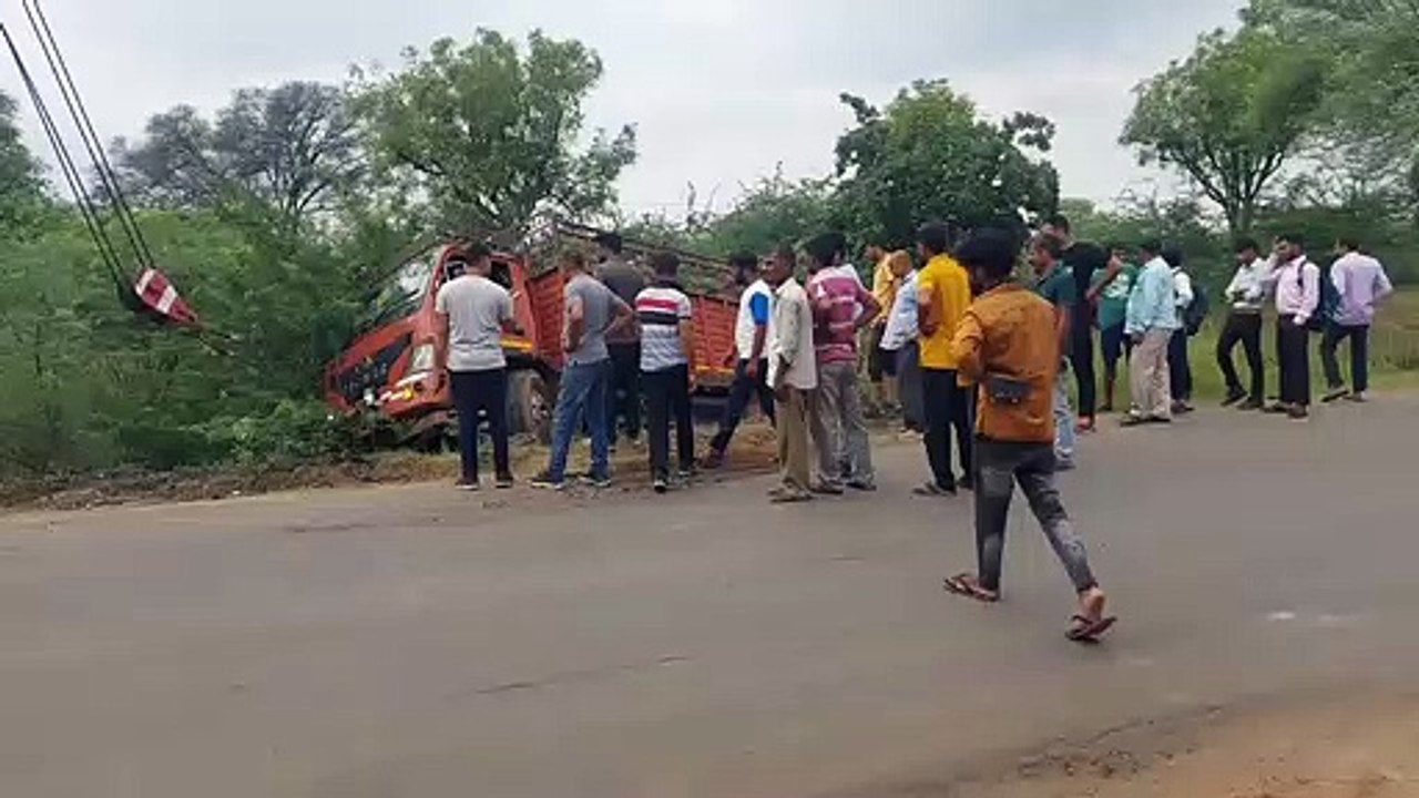 दौसा. घेराबंदी कर गौ तस्कर पकड़े, फायरिंग में एक तस्कर के पैर में गोली लगी