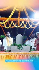 Shraddhavans offering Bilwapatra to Shree Valukeshwar Lingam  Sadguru Aniruddha Bapu