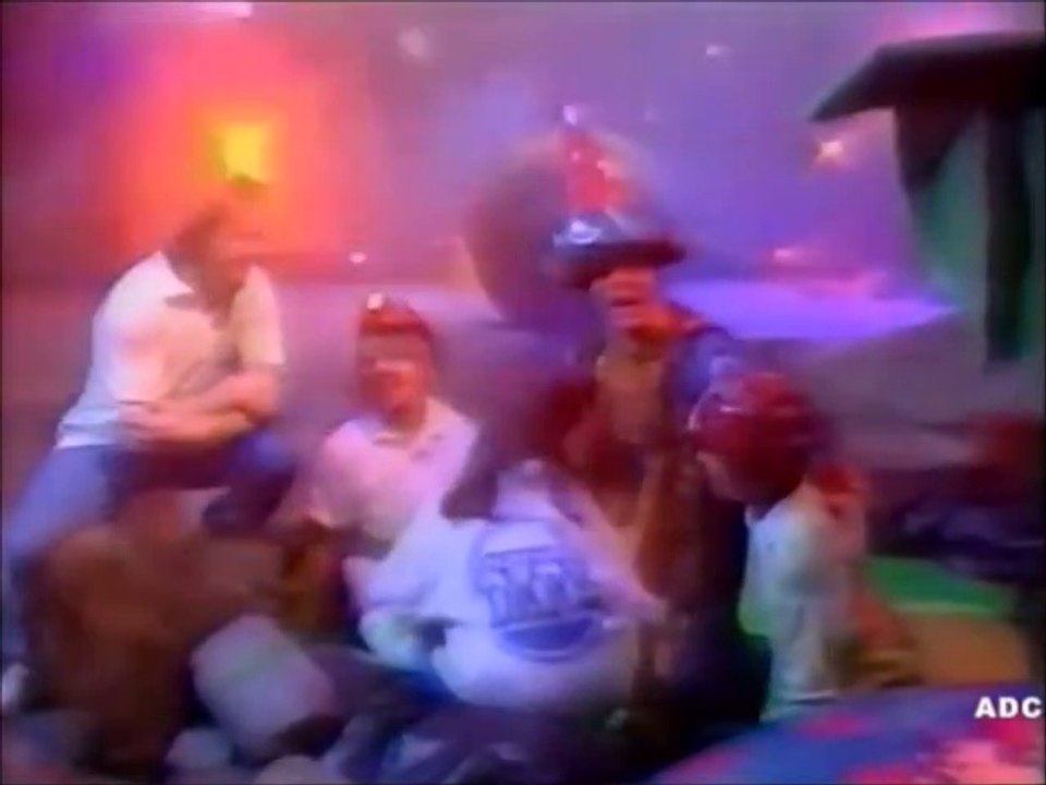 Celebrity Double Dare UK 1991 Obstacle Course Run 2