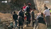 Marocco, scavano tra le macerie poi la scossa di assestamento: panico a Imi N'Tala