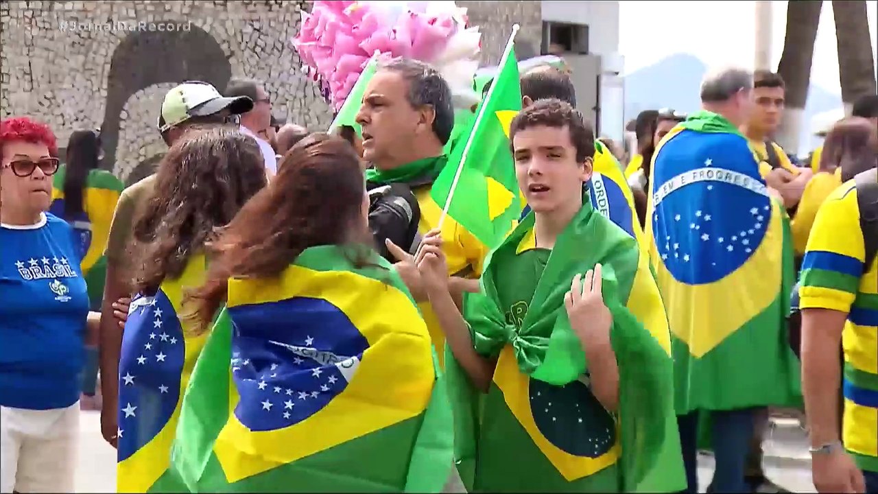 Copacabana recebe multidão para manifestações do 7 de Setembro no Rio