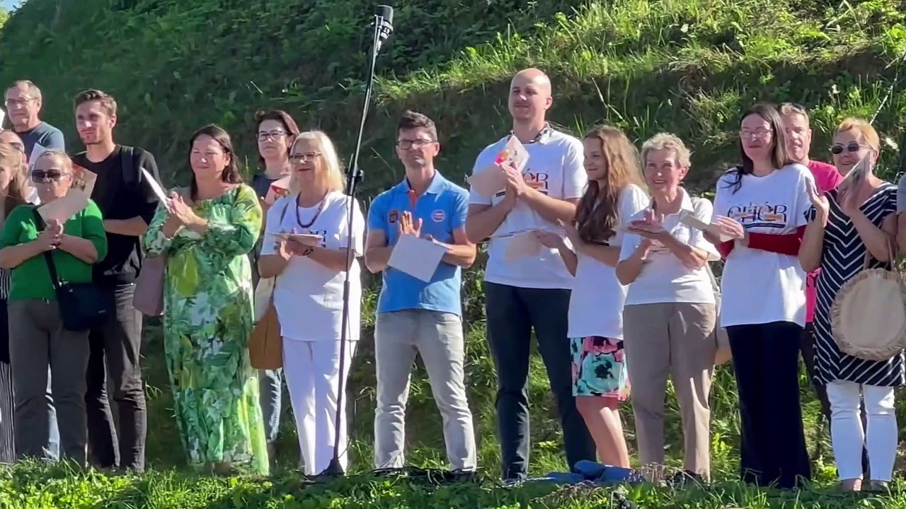 Prząsniczką chór łodzian śpiewa