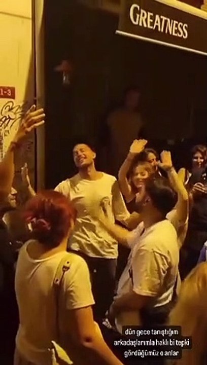 Uraz Kaygılaroğlu'nun tepesinden su döktü