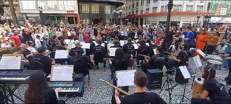 Concerto gratuito no Calçadão da XV marca início da primavera