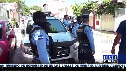 ¡Está pasando! Sujeto amenaza con lanzarse de un segundo piso en colonia Altos de Tiloarque