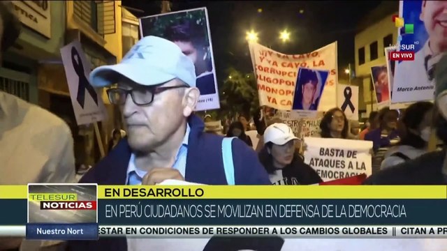 Perú: Ciudadanos marchan en defensa de la democracia y contra lo que consideran un golpe Congresal