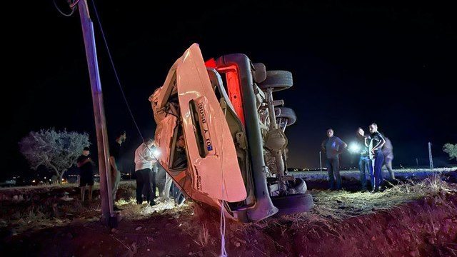 Adıyaman'da minibüs şarampole devrildi