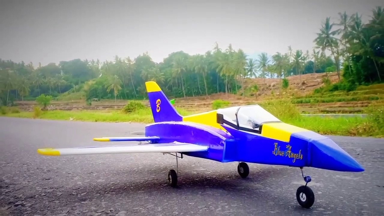 how to color a cork airplane